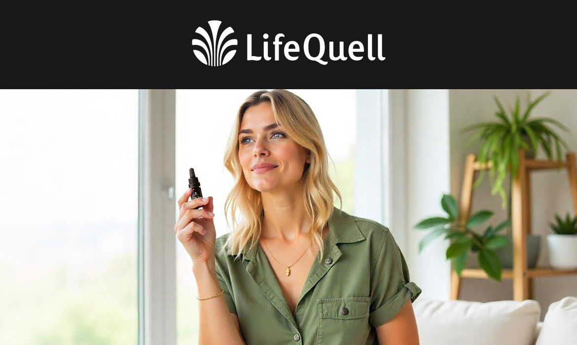Frau steht am Fenster mit einem Lifequell-Produkt in der Hand